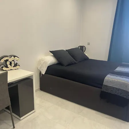 Standing 5 Pieces Centre Канны