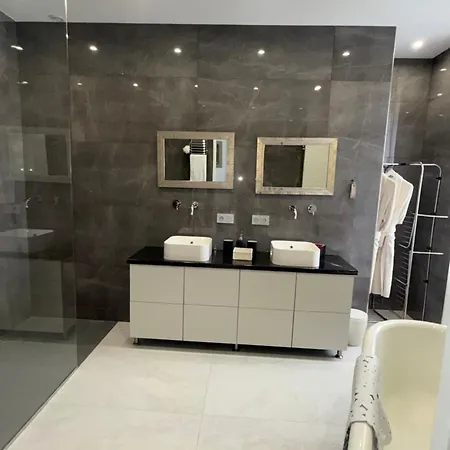 Standing 5 Pieces Centre Apartamento